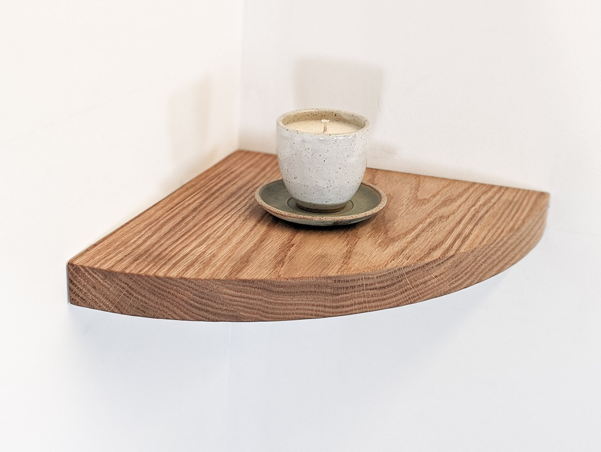 Floating Corner Shelf with Round Edge in Oak